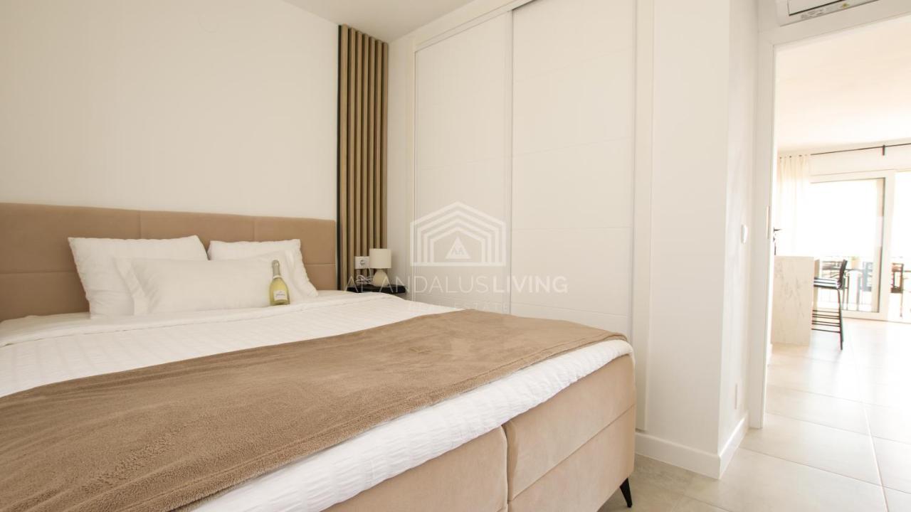 Panoramic Sea Views And Direct Access To The Beach From The Community In Torrenueva Daire Málaga Dış mekan fotoğraf