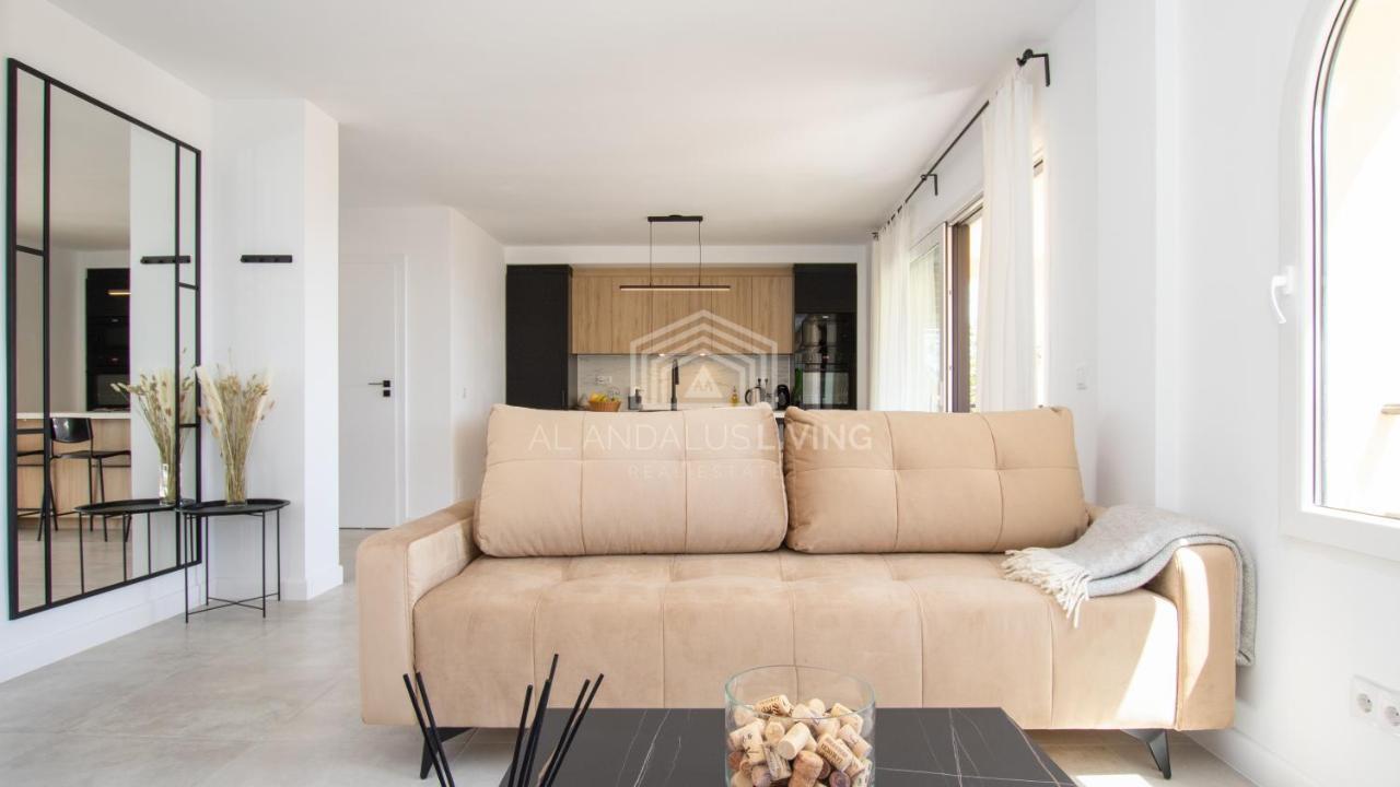 Panoramic Sea Views And Direct Access To The Beach From The Community In Torrenueva Daire Málaga Dış mekan fotoğraf